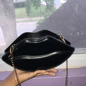 all black metallic lip shaped crossbody purse!!